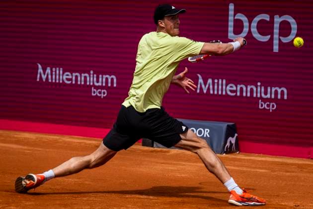 Jan Choinski Vs Hubert Hurkacz - Millennium Estoril Open 2024 Jan Choinski from Great Britain is competing against Hubert Hurkacz from Poland during the Millennium Estoril Open ATP, Tennis Herren 250 tennis tournament at Estoril Tennis Club in Estoril, Portugal, on April 4, 2024. Lisbon Portugal  Copyright: xNunoxCruzx originalFilename:cruz-janchoin240404_np9bP.jpg