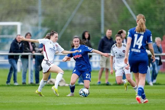 v.li.: Rebekka Salfelder (FCN, 15), Janna Grimm (TSG, 23), Emma Kusch (FCN, 9), Lisa Doorn (TSG, 14), Zweikampf, Spielszene, Duell, duel, tackle, tackling, Dynamik, Action, Aktion, 05.04.2024, Sankt Leon-Rot (Deutschland), Fussball, Frauen, Testspiel, TSG 1899 Hoffenheim - 1. FC Nürnberg, 05.04.2024, Sankt Leon-Rot (Deutschland), Fussball, Frauen, Testspiel, TSG 1899 Hoffenheim - 1. FC Nürnberg, DFB DFL REGULATIONS PROHIBIT ANY USE OF PHOTOGRAPHS AS IMAGE SEQUENCES AND OR QUASI-VIDEO.
