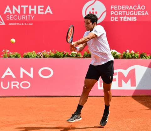 Cristian Garin (Chile) im Viertelfinale der Estoril Open Estoril Open, Portugal, 5. April 2024 - Cristian Garin (Chile) im Viertelfinale der Estoril Open in Portugal gegen den Portugiesen Nuno Borges (nicht im Bild) Estoril Estoril Tennis Club Lisbon Portugal