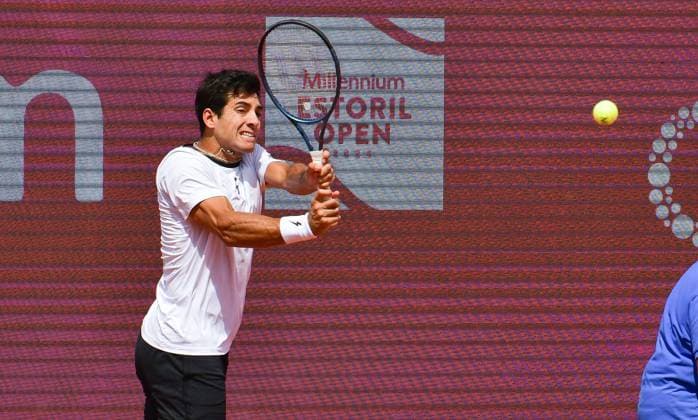 Cristian Garin (Chile) im Viertelfinale der Estoril Open Estoril Open, Portugal, 5. April 2024 - Cristian Garin (Chile) im Viertelfinale der Estoril Open in Portugal gegen den Portugiesen Nuno Borges (nicht im Bild) Estoril Estoril Tennis Club Lisbon Portugal