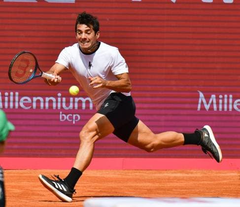 Cristian Garin (Chile) im Viertelfinale der Estoril Open Estoril Open, Portugal, 5. April 2024 - Cristian Garin (Chile) im Viertelfinale der Estoril Open in Portugal gegen den Portugiesen Nuno Borges (nicht im Bild) Estoril Estoril Tennis Club Lisbon Portugal