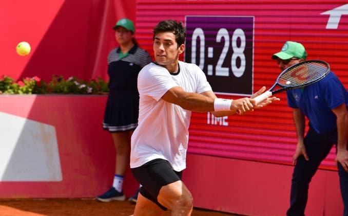 Cristian Garin (Chile) im Viertelfinale der Estoril Open Estoril Open, Portugal, 5. April 2024 - Cristian Garin (Chile) im Viertelfinale der Estoril Open in Portugal gegen den Portugiesen Nuno Borges (nicht im Bild) Estoril Estoril Tennis Club Lisbon Portugal