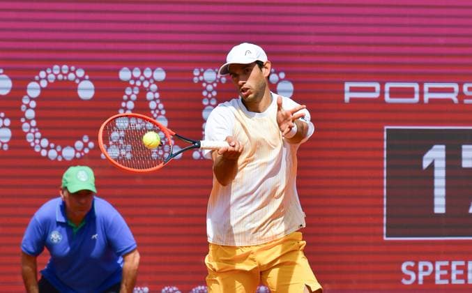 Nuno Borges (Portugal) in seinem aktuell laufenden Viertelfinale der Estoril Open Estoril Open, Portugal, 5. April 2024 - Nuno Borges (Portugal) in seinem aktuell laufenden Viertelfinale der Estoril Open in Portugal gegen den Chilenen Cristian Garin (nicht im Bild) Estoril Estoril Tennis Club Lisbon Portugal