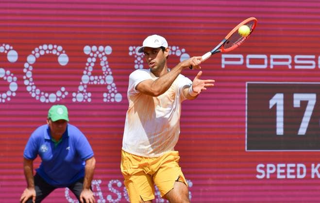 Nuno Borges (Portugal) in seinem aktuell laufenden Viertelfinale der Estoril Open Estoril Open, Portugal, 5. April 2024 - Nuno Borges (Portugal) in seinem aktuell laufenden Viertelfinale der Estoril Open in Portugal gegen den Chilenen Cristian Garin (nicht im Bild) Estoril Estoril Tennis Club Lisbon Portugal