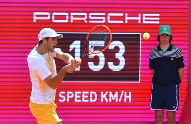 Nuno Borges (Portugal) in seinem aktuell laufenden Viertelfinale der Estoril Open Estoril Open, Portugal, 5. April 2024 - Nuno Borges (Portugal) in seinem aktuell laufenden Viertelfinale der Estoril Open in Portugal gegen den Chilenen Cristian Garin (nicht im Bild) Estoril Estoril Tennis Club Lisbon Portugal