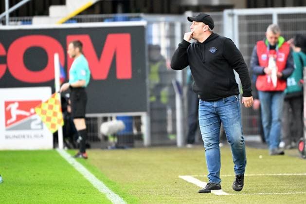 Paderborn, Home Deluxe Arena, 05.04.24, GER, Herren, 2.Bundesliga, Saison 2023-2024, SC Paderborn 07 - Hertha BSC Berlin Bild: Trainer Lukas KWASNIOK (Paderborn) Only for editorial use! DFL regulations prohibit any use of photographs as image sequences and or quasi-video. NRW Deutschland