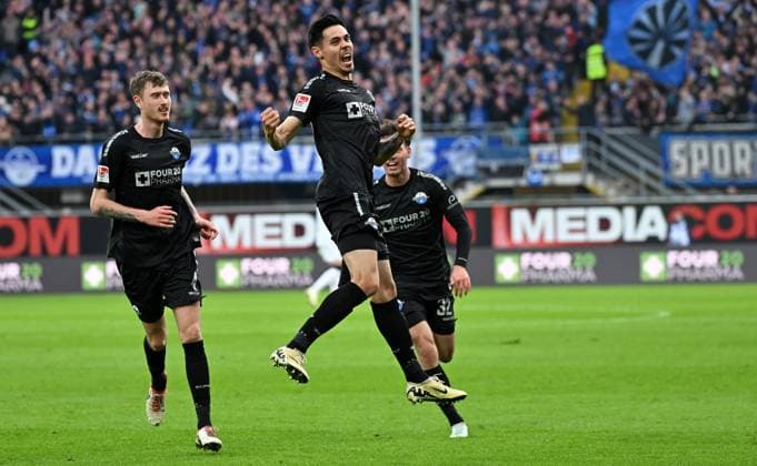 Paderborn, Home Deluxe Arena, 05.04.24, GER, Herren, 2.Bundesliga, Saison 2023-2024, SC Paderborn 07 - Hertha BSC Berlin Bild: Raphael OBERMAIR (Paderborn) jubelt nach seinem Tor zum 1:0 Only for editorial use! DFL regulations prohibit any use of photographs as image sequences and or quasi-video. NRW Deutschland