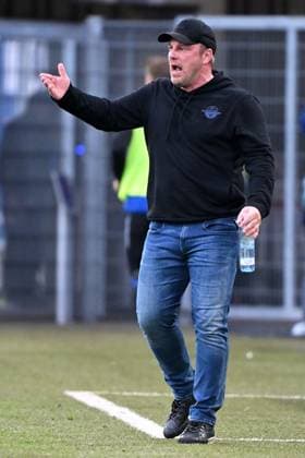 Paderborn, Home Deluxe Arena, 05.04.24, GER, Herren, 2.Bundesliga, Saison 2023-2024, SC Paderborn 07 - Hertha BSC Berlin Bild: Trainer Lukas KWASNIOK (Paderborn) Only for editorial use! DFL regulations prohibit any use of photographs as image sequences and or quasi-video. NRW Deutschland