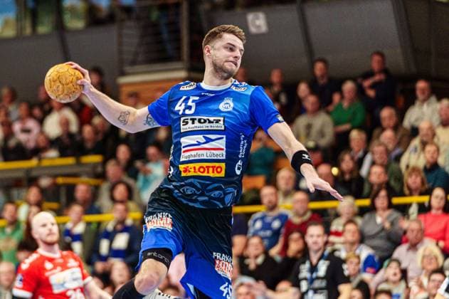 Wurf Tor Jan-Eric Speckmann (VfL Luebeck-Schwartau, 45) GER, VfL Luebeck-Schwartau vs. HSG Nordhorn-Lingen, Handball, 2. Bundesliga, Spieltag 27, Saison 2023 2024, 05.04.2024 GER, VfL Luebeck-Schwartau vs. HSG Nordhorn-Lingen, Handball, 2. Bundesliga, Spieltag 27, Saison 2023 2024, 05.04.2024 Luebeck