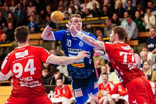 Georg Poehle (HSG Nordhorn-Lingen, 94), Ole Hagedorn (VfL Luebeck-Schwartau, 10), Johannes Wasielewski (HSG Nordhorn-Lingen, 77) GER, VfL Luebeck-Schwartau vs. HSG Nordhorn-Lingen, Handball, 2. Bundesliga, Spieltag 27, Saison 2023 2024, 05.04.2024 GER, VfL Luebeck-Schwartau vs. HSG Nordhorn-Lingen, Handball, 2. Bundesliga, Spieltag 27, Saison 2023 2024, 05.04.2024 Luebeck