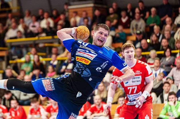 Wurf Tor Leon Ciudad Benitez (VfL Luebeck-Schwartau, 20) GER, VfL Luebeck-Schwartau vs. HSG Nordhorn-Lingen, Handball, 2. Bundesliga, Spieltag 27, Saison 2023 2024, 05.04.2024 GER, VfL Luebeck-Schwartau vs. HSG Nordhorn-Lingen, Handball, 2. Bundesliga, Spieltag 27, Saison 2023 2024, 05.04.2024 Luebeck