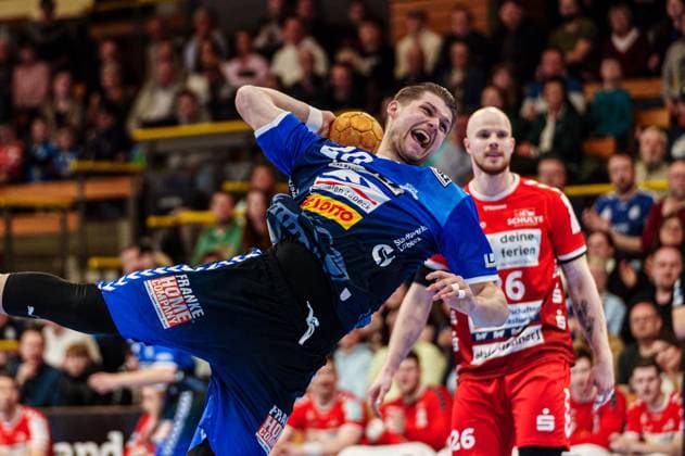 Wurf Tor Leon Ciudad Benitez (VfL Luebeck-Schwartau, 20) GER, VfL Luebeck-Schwartau vs. HSG Nordhorn-Lingen, Handball, 2. Bundesliga, Spieltag 27, Saison 2023 2024, 05.04.2024 GER, VfL Luebeck-Schwartau vs. HSG Nordhorn-Lingen, Handball, 2. Bundesliga, Spieltag 27, Saison 2023 2024, 05.04.2024 Luebeck