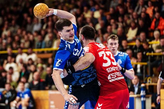 Janik Schrader (VfL Luebeck-Schwartau, 23), Nebojsa Simovic (HSG Nordhorn-Lingen, 33) GER, VfL Luebeck-Schwartau vs. HSG Nordhorn-Lingen, Handball, 2. Bundesliga, Spieltag 27, Saison 2023 2024, 05.04.2024 GER, VfL Luebeck-Schwartau vs. HSG Nordhorn-Lingen, Handball, 2. Bundesliga, Spieltag 27, Saison 2023 2024, 05.04.2024 Luebeck