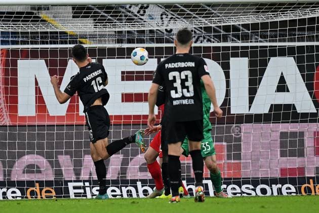 Paderborn, Home Deluxe Arena, 05.04.24, GER, Herren, 2.Bundesliga, Saison 2023-2024, SC Paderborn 07 - Hertha BSC Berlin Bild: Visar MUSLIU (Paderborn) macht das Tor zum 2:1 Only for editorial use! DFL regulations prohibit any use of photographs as image sequences and or quasi-video. NRW Deutschland