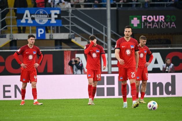 Paderborn, Home Deluxe Arena, 05.04.24, GER, Herren, 2.Bundesliga, Saison 2023-2024, SC Paderborn 07 - Hertha BSC Berlin Bild: v.li., -b4-, Pascal KLEMENS (Hertha BSC), Haris TABAKOVIC (Hertha BSC) und Marton DARDAI (Hertha BSC) Only for editorial use! DFL regulations prohibit any use of photographs as image sequences and or quasi-video. NRW Deutschland
