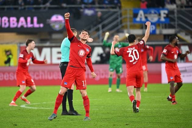 Paderborn, Home Deluxe Arena, 05.04.24, GER, Herren, 2.Bundesliga, Saison 2023-2024, SC Paderborn 07 - Hertha BSC Berlin Bild: Fabian REESE (Hertha BSC) jubelt nach dem Tor zum 2:2 durch Bilal HUSSEIN (Hertha BSC) Only for editorial use! DFL regulations prohibit any use of photographs as image sequences and or quasi-video. NRW Deutschland