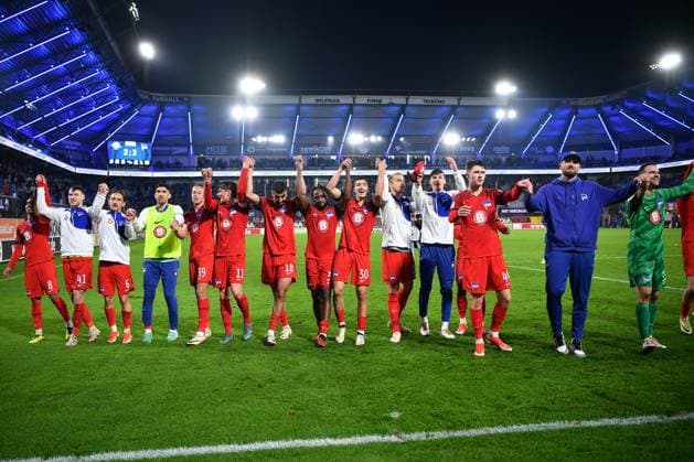 Paderborn, Home Deluxe Arena, 05.04.24, GER, Herren, 2.Bundesliga, Saison 2023-2024, SC Paderborn 07 - Hertha BSC Berlin Bild: Schlussjubel, Emotion, Freude Hertha BSC Only for editorial use! DFL regulations prohibit any use of photographs as image sequences and or quasi-video. NRW Deutschland