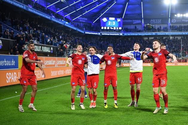 Paderborn, Home Deluxe Arena, 05.04.24, GER, Herren, 2.Bundesliga, Saison 2023-2024, SC Paderborn 07 - Hertha BSC Berlin Bild: Schlussjubel, Emotion, Freude Hertha BSC Only for editorial use! DFL regulations prohibit any use of photographs as image sequences and or quasi-video. NRW Deutschland