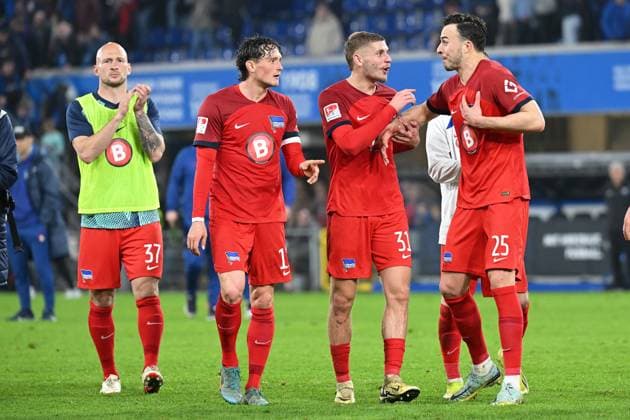 Paderborn, Home Deluxe Arena, 05.04.24, GER, Herren, 2.Bundesliga, Saison 2023-2024, SC Paderborn 07 - Hertha BSC Berlin Bild: Schlussjubel, Emotion, Freude Hertha BSC.v.li. Toni LEISTNER (Hertha BSC), Fabian REESE (Hertha BSC), Marton DARDAI (Hertha BSC) und Haris TABAKOVIC (Hertha BSC) Only for editorial use! DFL regulations prohibit any use of photographs as image sequences and or quasi-video. NRW Deutschland