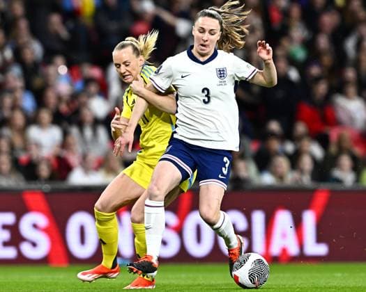 Sport Themen der Woche KW14 Sport Bilder des Tages LONDON, STORBRITANNIEN 20240405 Sveriges Stina Blackstenius och Englands Niamh Charles under damernas EM-kvalmatch mellan England och Sverige pa Wembley Stadium i London pa fredagen. ***Bilden ingar i SPORTPAKET. För övriga BETALBILD*** LONDON STORBRITANNIEN x10030x *** LONDON, UNITED KINGDOM 20240405 Swedens Stina Blackstenius and Englands Niamh Charles during the womens European Championship qualifying match between England and Sweden at Wembley Stadium in London on Friday Picture is part of the SPORTS PACKAGE For others PAYING PICTURE LONDON UNITED KINGDOM x10030x  Copyright: xJonasxEkströmer TTx EM-KVAL ENGLAND-SVERIGE