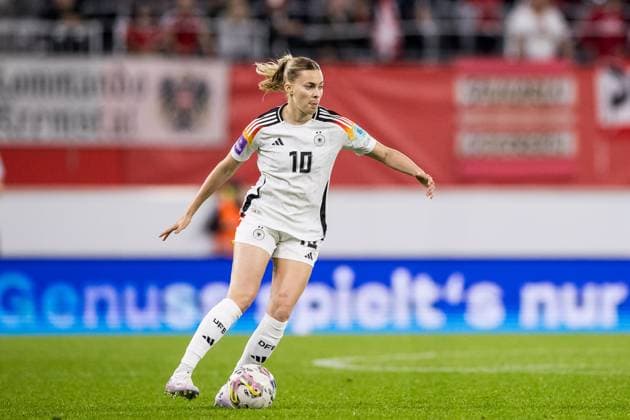 UEFA Women’s European Qualifiers: Österreich - Deutschland; 05.04.2024 Laura Freigang (Deutschland, 10) am Ball UEFA Women’s European Qualifiers: Österreich - Deutschland; Raiffeisen Arena, Linz, 05.04.2024 Copyright: xBEAUTIFULxSPORTS Wunderlx