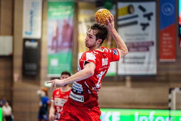 Wurf Tor Jakub Stryc (HSG Nordhorn-Lingen, 17) GER, VfL Luebeck-Schwartau vs. HSG Nordhorn-Lingen, Handball, 2. Bundesliga, Spieltag 27, Saison 2023 2024, 05.04.2024 GER, VfL Luebeck-Schwartau vs. HSG Nordhorn-Lingen, Handball, 2. Bundesliga, Spieltag 27, Saison 2023 2024, 05.04.2024 Luebeck