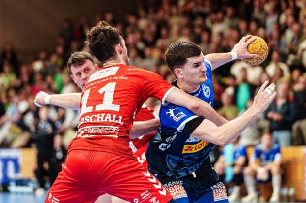 Tarek Marschall (HSG Nordhorn-Lingen, 11), Janik Schrader (VfL Luebeck-Schwartau, 23) GER, VfL Luebeck-Schwartau vs. HSG Nordhorn-Lingen, Handball, 2. Bundesliga, Spieltag 27, Saison 2023 2024, 05.04.2024 GER, VfL Luebeck-Schwartau vs. HSG Nordhorn-Lingen, Handball, 2. Bundesliga, Spieltag 27, Saison 2023 2024, 05.04.2024 Luebeck