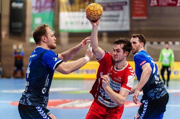 Paul Skorupa (VfL Luebeck-Schwartau, 14), Jakub Stryc (HSG Nordhorn-Lingen, 17) GER, VfL Luebeck-Schwartau vs. HSG Nordhorn-Lingen, Handball, 2. Bundesliga, Spieltag 27, Saison 2023 2024, 05.04.2024 GER, VfL Luebeck-Schwartau vs. HSG Nordhorn-Lingen, Handball, 2. Bundesliga, Spieltag 27, Saison 2023 2024, 05.04.2024 Luebeck