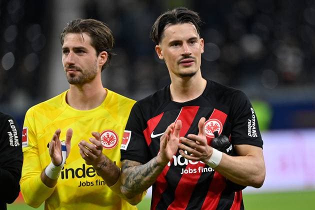 05.04.2024, xjrdrx, Fussball 1.Bundesliga, Eintracht Frankfurt - SV Werder Bremen emspor, v.l. Kevin Trapp (Eintracht Frankfurt) Robin Koch (Eintracht Frankfurt) Enttäuscht enttaeuscht traurig frustriert ratlos (DFL DFB REGULATIONS PROHIBIT ANY USE OF PHOTOGRAPHS as IMAGE SEQUENCES and or QUASI-VIDEO) Frankfurt am Main
