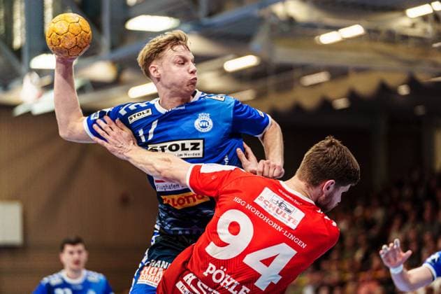 Niko Blaauw (VfL Luebeck-Schwartau, 17), Georg Poehle (HSG Nordhorn-Lingen, 94) GER, VfL Luebeck-Schwartau vs. HSG Nordhorn-Lingen, Handball, 2. Bundesliga, Spieltag 27, Saison 2023 2024, 05.04.2024 GER, VfL Luebeck-Schwartau vs. HSG Nordhorn-Lingen, Handball, 2. Bundesliga, Spieltag 27, Saison 2023 2024, 05.04.2024 Luebeck