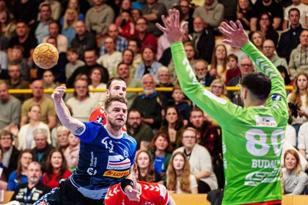 Wurf Tor Jan-Eric Speckmann (VfL Luebeck-Schwartau, 45) GER, VfL Luebeck-Schwartau vs. HSG Nordhorn-Lingen, Handball, 2. Bundesliga, Spieltag 27, Saison 2023 2024, 05.04.2024 GER, VfL Luebeck-Schwartau vs. HSG Nordhorn-Lingen, Handball, 2. Bundesliga, Spieltag 27, Saison 2023 2024, 05.04.2024 Luebeck