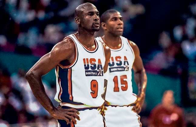 Archivbilder der Woche SPORT KW14 USA Basketball Dream Team Michael Jordan, Magic Johnson (USA) competing at the 1992 Tournament of the Americas Portland Memorial Coliseum Oregon United States Copyright: xDUOMO PCNx BK24N1 920078
