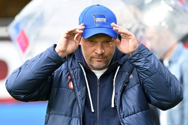 Paderborn, Home Deluxe Arena, 05.04.24, GER, Herren, 2.Bundesliga, Saison 2023-2024, SC Paderborn 07 - Hertha BSC Berlin Bild: Trainer Pal DARDAI (Hertha BSC) Only for editorial use! DFL regulations prohibit any use of photographs as image sequences and or quasi-video. NRW Deutschland