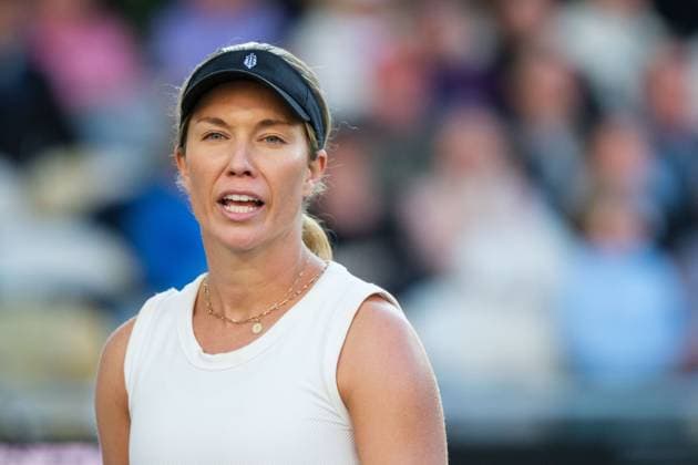 April 5, 2024, Charleston, South Carolina, USA: DANIELLE COLLINS of the USA yells to people in the crowd during her match against (11) ELISE MERTENS of Belgium at the WTA, Tennis Damen 500 Series Credit One Charleston Open Charleston USA - ZUMAv134 20240405_zsp_v134_060 Copyright: xMaxwellxVittoriox