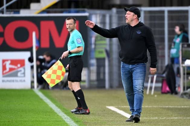 Paderborn, Home Deluxe Arena, 05.04.24, GER, Herren, 2.Bundesliga, Saison 2023-2024, SC Paderborn 07 - Hertha BSC Berlin Bild: Trainer Lukas KWASNIOK (Paderborn) Only for editorial use! DFL regulations prohibit any use of photographs as image sequences and or quasi-video. NRW Deutschland