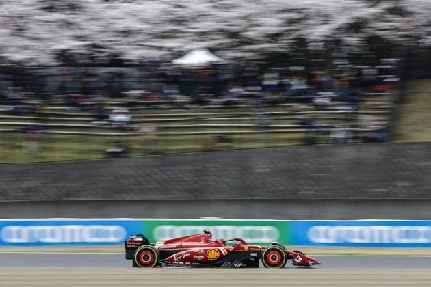 55 SAINZ Carlos (spa), Scuderia Ferrari SF-24, action during the Formula 1 MSC Cruises Japanese Grand Prix 2024, 4th round of the 2024 Formula One World Championship, WM, Weltmeisterschaft from April 5 to 7, 2024 on the Suzuka International Racing Course, in Suzuka, Japan - F1 - JAPANESE GRAND PRIX 2024 DPPI Panoramic  240406_R04_GIAPPONE_LF34225
