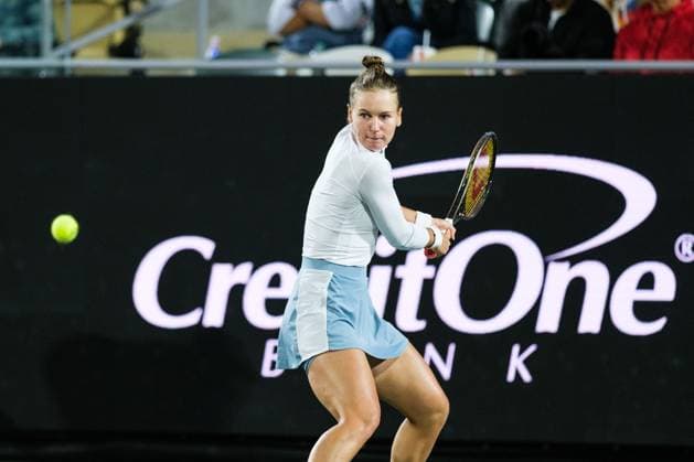 April 5, 2024, Charleston, South Carolina, USA: (9) VERONIKA KUDERMETOVA hits the ball during her quarter finals match against (3) MARIA SAKKARI of Greece at the WTA, Tennis Damen 500 Series Credit One Charleston Open Charleston USA - ZUMAv134 20240405_zsp_v134_075 Copyright: xMaxwellxVittoriox