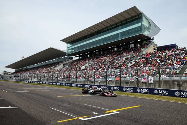 27 HULKENBERG Nico (ger), Haas F1 Team VF-24 Ferrari, action during the Formula 1 MSC Cruises Japanese Grand Prix 2024, 4th round of the 2024 Formula One World Championship, WM, Weltmeisterschaft from April 5 to 7, 2024 on the Suzuka International Racing Course, in Suzuka, Japan - F1 - JAPANESE GRAND PRIX 2024 DPPI Panoramic  240406_R04_GIAPPONE_FG_20013