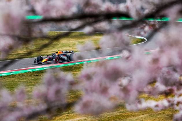 11 PEREZ Sergio (mex), Red Bull Racing RB20, action during the Formula 1 MSC Cruises Japanese Grand Prix 2024, 4th round of the 2024 Formula One World Championship, WM, Weltmeisterschaft from April 5 to 7, 2024 on the Suzuka International Racing Course, in Suzuka, Japan - F1 - JAPANESE GRAND PRIX 2024 DPPI Panoramic  240406_R04_GIAPPONE_AV3_9577