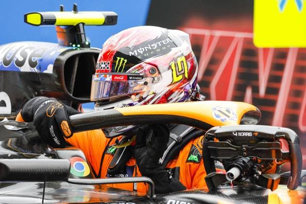 Sport Bilder des Tages NORRIS Lando (gbr), McLaren F1 Team MCL38, portrait during the Formula 1 MSC Cruises Japanese Grand Prix 2024, 4th round of the 2024 Formula One World Championship, WM, Weltmeisterschaft from April 5 to 7, 2024 on the Suzuka International Racing Course, in Suzuka, Japan - F1 - JAPANESE GRAND PRIX 2024 DPPI Panoramic  240406_R04_GIAPPONE__LF35151