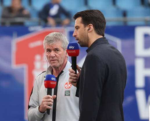 Cheftrainer Friedhelm Funkel (1. FC Kaiserslautern), Jonas Boldt(HSV) Fussball, Herren, Saison 2023 2024, 2.BL, Volksparkstadion, Hamburger SV gegen 1.FC Kaiserslautern DFL REGULATIONS PROHIBIT ANY USE OF PHOTOGRAPHS AS IMAGE SEQUENCES AND OR QUASI-VIDEO.