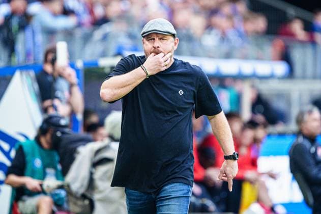Steffen Baumgart (Hambuger SV, Trainer) GER, Hamburger SV vs. 1. FC Kaiserslautern, Fussball, 2. Bundesliga, Spieltag 28, Saison 2023 2024, 06.04.2024 DFL REGULATIONS PROHIBIT ANY USE OF PHOTOGRAPHS AS IMAGE SEQUENCES AND OR QUASI-VIDEO GER, Hamburger SV vs. 1. FC Kaiserslautern, Fussball, 2. Bundesliga, Spieltag 28, Saison 2023 2024, 06.04.2024 Hamburg