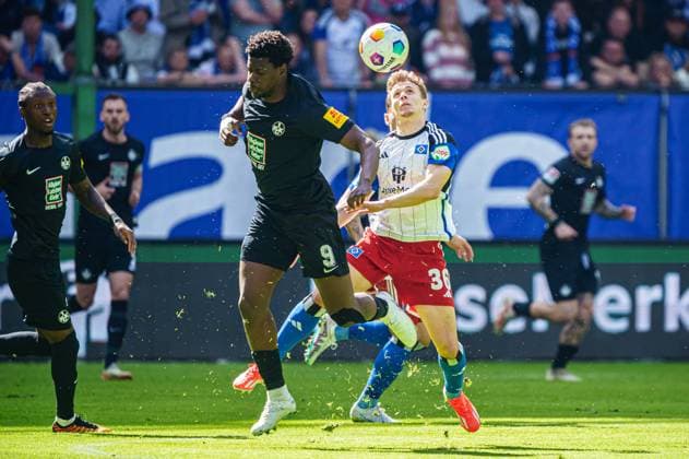 Ragnar Ache (1. FC Kaiserslautern, 09), Anssi Suhonen (Hamburger SV, 36) GER, Hamburger SV vs. 1. FC Kaiserslautern, Fussball, 2. Bundesliga, Spieltag 28, Saison 2023 2024, 06.04.2024 DFL REGULATIONS PROHIBIT ANY USE OF PHOTOGRAPHS AS IMAGE SEQUENCES AND OR QUASI-VIDEO GER, Hamburger SV vs. 1. FC Kaiserslautern, Fussball, 2. Bundesliga, Spieltag 28, Saison 2023 2024, 06.04.2024 Hamburg