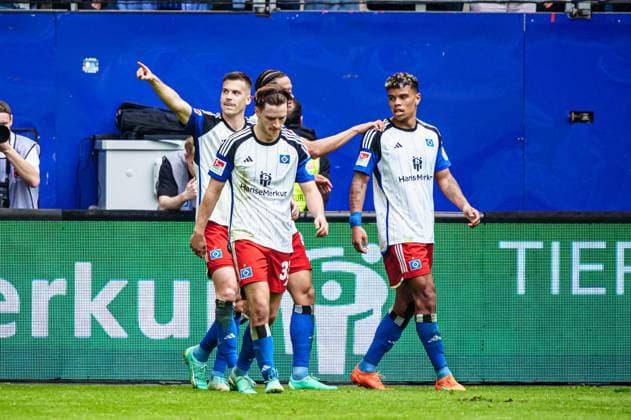 Torjubel Jubel Hamburger SV nach Tor zum 1:0 Laszlo Benes (Hamburger SV, 08) GER, Hamburger SV vs. 1. FC Kaiserslautern, Fussball, 2. Bundesliga, Spieltag 28, Saison 2023 2024, 06.04.2024 DFL REGULATIONS PROHIBIT ANY USE OF PHOTOGRAPHS AS IMAGE SEQUENCES AND OR QUASI-VIDEO GER, Hamburger SV vs. 1. FC Kaiserslautern, Fussball, 2. Bundesliga, Spieltag 28, Saison 2023 2024, 06.04.2024 Hamburg