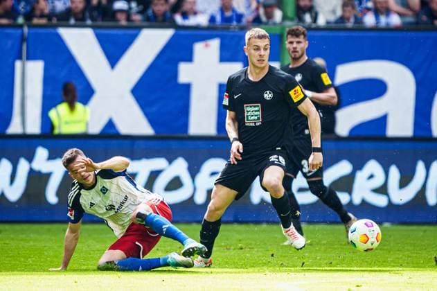 Laszlo Benes (Hamburger SV, 08), Filip Kaloc (1. FC Kaiserslautern, 26) GER, Hamburger SV vs. 1. FC Kaiserslautern, Fussball, 2. Bundesliga, Spieltag 28, Saison 2023 2024, 06.04.2024 DFL REGULATIONS PROHIBIT ANY USE OF PHOTOGRAPHS AS IMAGE SEQUENCES AND OR QUASI-VIDEO GER, Hamburger SV vs. 1. FC Kaiserslautern, Fussball, 2. Bundesliga, Spieltag 28, Saison 2023 2024, 06.04.2024 Hamburg