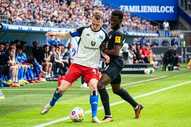 Sebastian Schonlau (Hamburger SV, 04), Filip Kaloc (1. FC Kaiserslautern, 26) GER, Hamburger SV vs. 1. FC Kaiserslautern, Fussball, 2. Bundesliga, Spieltag 28, Saison 2023 2024, 06.04.2024 DFL REGULATIONS PROHIBIT ANY USE OF PHOTOGRAPHS AS IMAGE SEQUENCES AND OR QUASI-VIDEO GER, Hamburger SV vs. 1. FC Kaiserslautern, Fussball, 2. Bundesliga, Spieltag 28, Saison 2023 2024, 06.04.2024 Hamburg
