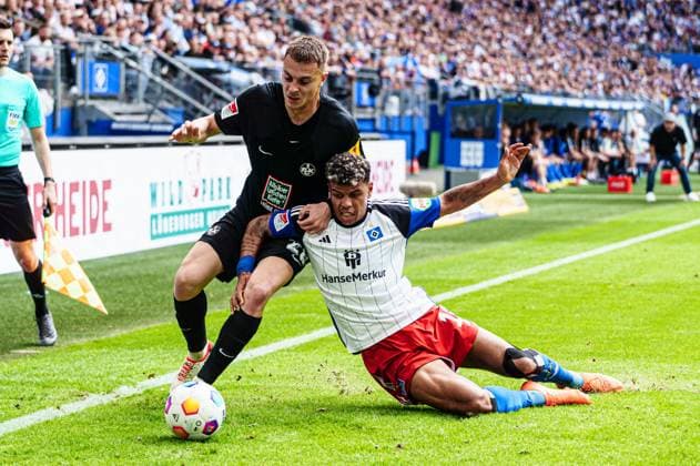 Filip Kaloc (1. FC Kaiserslautern, 26), Ransford-Yeboah Koenigsdoerffer (Hamburger SV, 11) GER, Hamburger SV vs. 1. FC Kaiserslautern, Fussball, 2. Bundesliga, Spieltag 28, Saison 2023 2024, 06.04.2024 DFL REGULATIONS PROHIBIT ANY USE OF PHOTOGRAPHS AS IMAGE SEQUENCES AND OR QUASI-VIDEO GER, Hamburger SV vs. 1. FC Kaiserslautern, Fussball, 2. Bundesliga, Spieltag 28, Saison 2023 2024, 06.04.2024 Hamburg