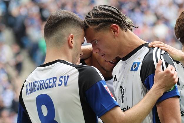torjubel 1-0 Laszlo Benes (HSV) 8, rechts freut sich Andras Nemeth (HSV) Fussball, Herren, Saison 2023 2024, 2.BL, Volksparkstadion, Hamburger SV gegen 1.FC Kaiserslautern DFL REGULATIONS PROHIBIT ANY USE OF PHOTOGRAPHS AS IMAGE SEQUENCES AND OR QUASI-VIDEO.