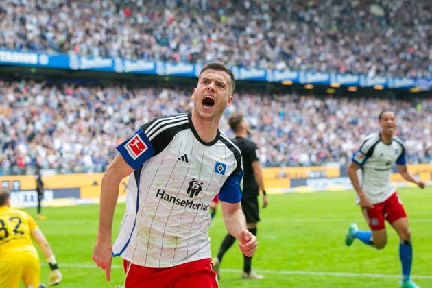 Fußball I Herren I Saison 2023-2024 I 2. Bundesliga I 28. Spieltag I Hamburger SV - 1. FC Kaiserslautern I 06.04.2024 Laszlo Benes (8, Hamburger SV) jubelt zum 1:0. Hamburg Volksparkstadion Hamburg Deutschland