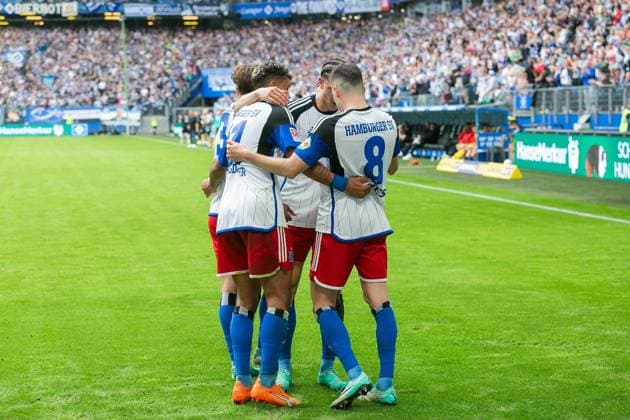Fußball I Herren I Saison 2023-2024 I 2. Bundesliga I 28. Spieltag I Hamburger SV - 1. FC Kaiserslautern I 06.04.2024 Hamburger SV feiert das Tor. Hamburg Volksparkstadion Hamburg Deutschland
